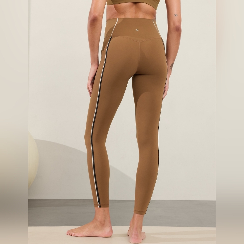NWOT Athleta Salutation Stash High Rise Side Stripe Legging, Size Medium Tall